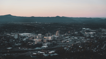 Vienna, VA, where homeowners can choose to sell to we buy houses company