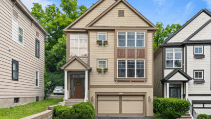 A house in Delaware, OH, where homeowners can work with a we buy houses company