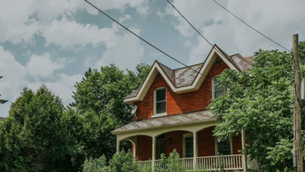 A house whose seller needs a bridge loan in Kansas