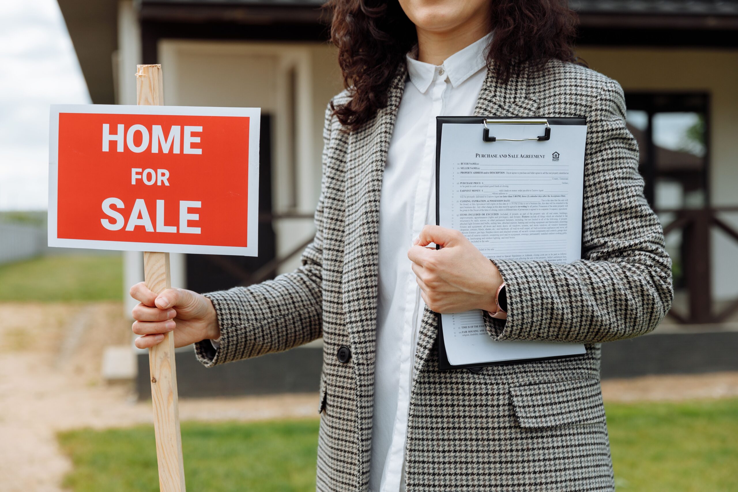 Pros and Cons of Low Commission Real Estate Agents: Are They Right for You?