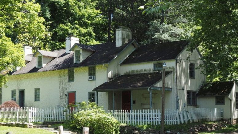 A house in Northampton County, PA where homeowners can choose to sell for cash